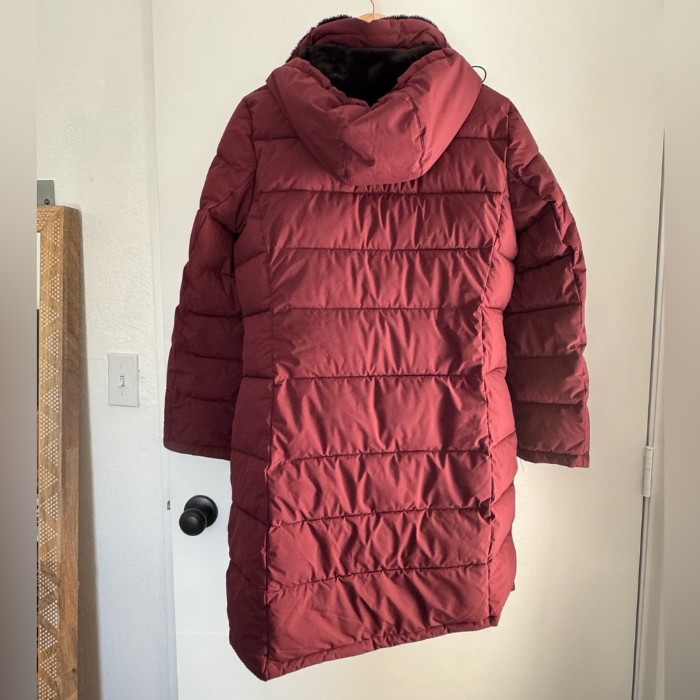 Andrew Marc Stretch Puffer Coat Women’s Large Burgundy Hooded Long Winter Jacket - Picture 2 of 7